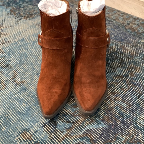 NWOT Marc Fisher Genuine Suede bootie size 6 - Picture 4 of 7